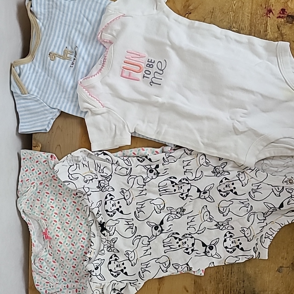 (4) Bodysuits 6m